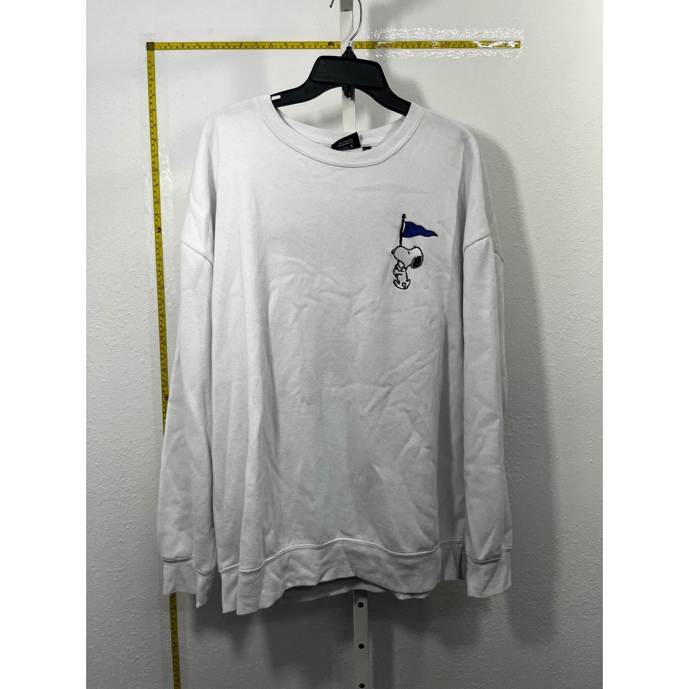 Peanuts Snoopy White Crewneck Sweatshirt XL Embroidered Chenille Patch Flag